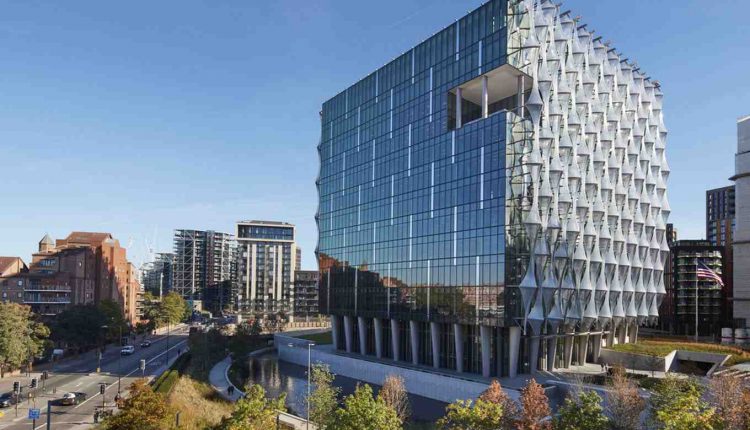 History of London: The best reason to build the tallest gate in London