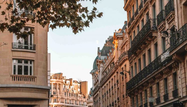 Is Paris or London bigger?