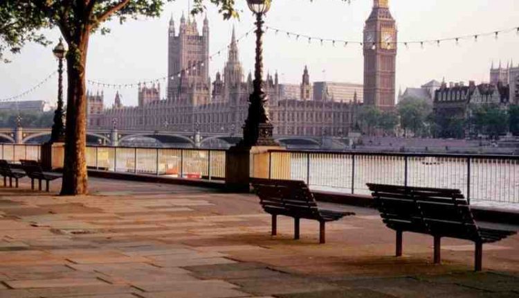 Is New York colder than London?