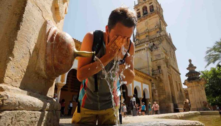 Londoners advised not to travel as heat wave hits Europe