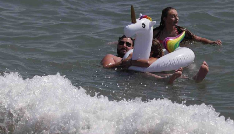 The UK breaks the record for highest temperature as Europe runs out