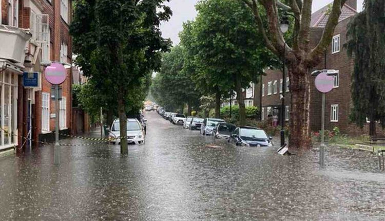 London weather: Flooding causes chaos for commuters as heavy rain closes tube stations