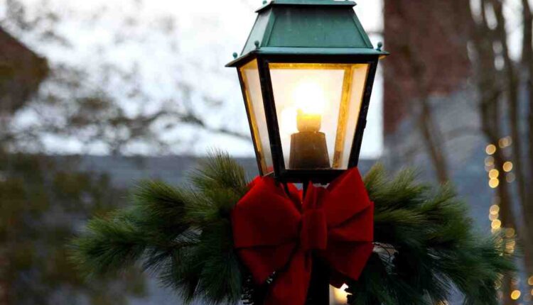 Last Christmas trip: "wet and windy" weather poses more disruptions; Rishi Sunak seen shopping in London station