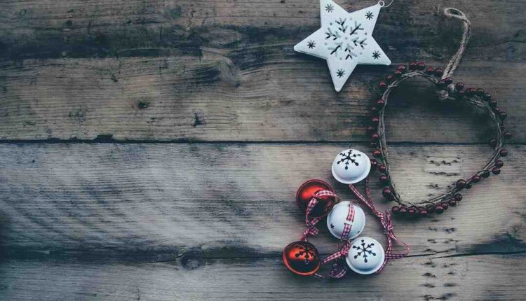 "The world's most famous Christmas tree" arrives in Trafalgar Square