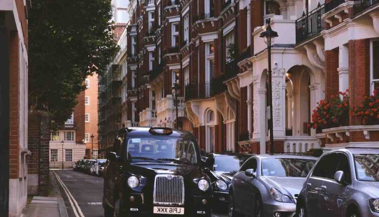 Videos: Pro-Palestinian protests in London turn violent, protesters clash with police